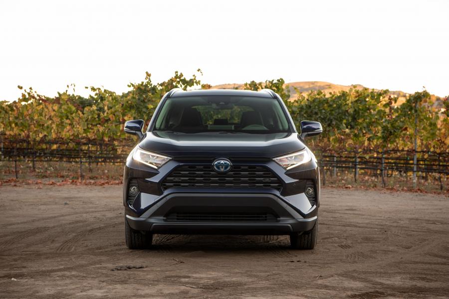  Toyota RAV4 XLE Hybrid 2018 года  (NA) (фото 25 из 26)